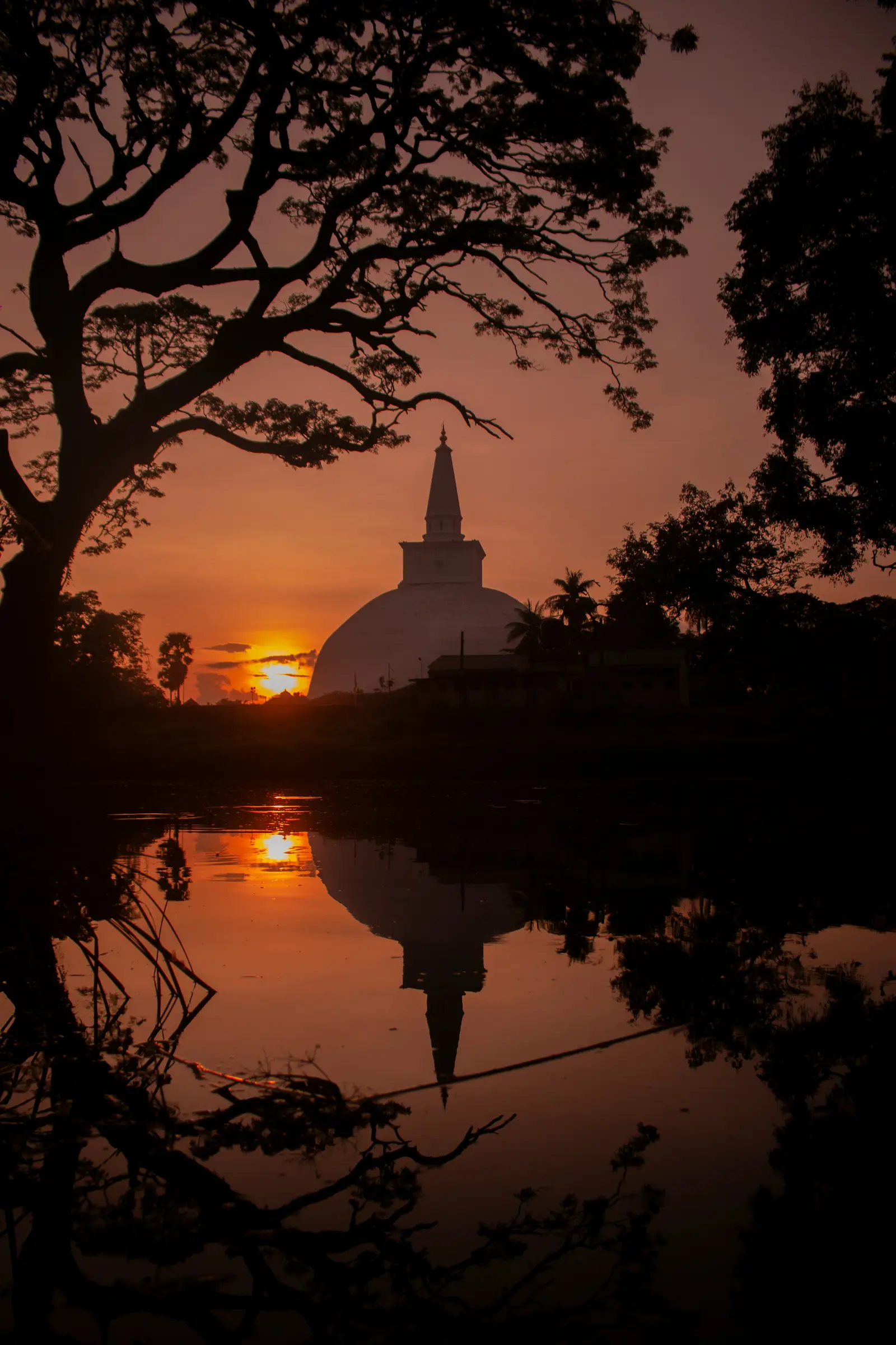 Ruwanwelisaya at golden sunset